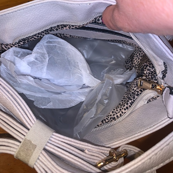 MKF Mia K Collection Brand New Shoulder Bag with a Tassel - Picture 9 of 11